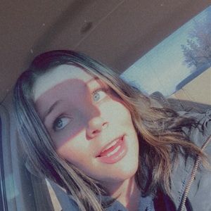 Meet your Posher, Chloe